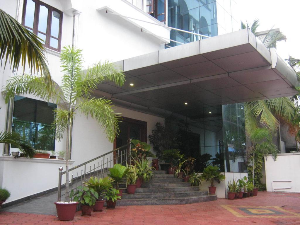 Aquarock Hotel Kazhakuttam Exterior foto